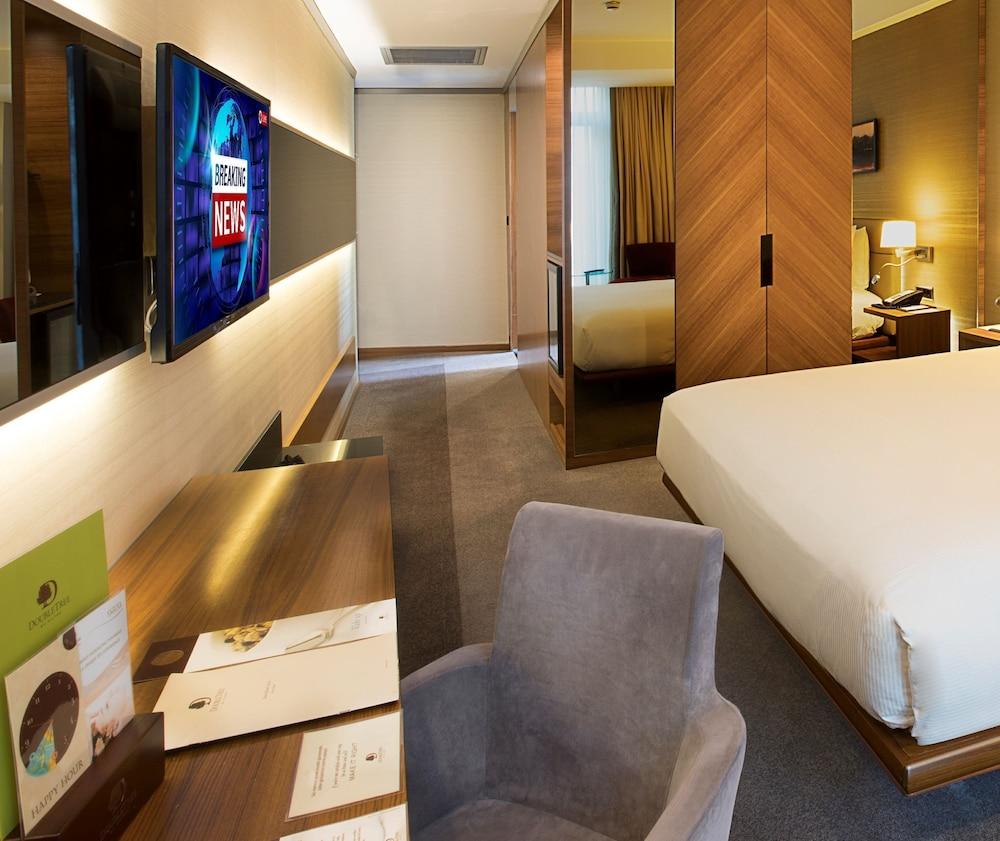 Hotel Doubletree By Hilton Istanbul - Old Town Esterno foto A room at the hotel