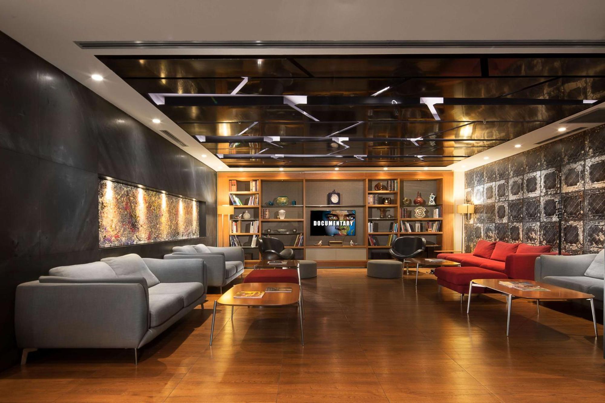 Hotel Doubletree By Hilton Istanbul - Old Town Esterno foto The lounge at the airport