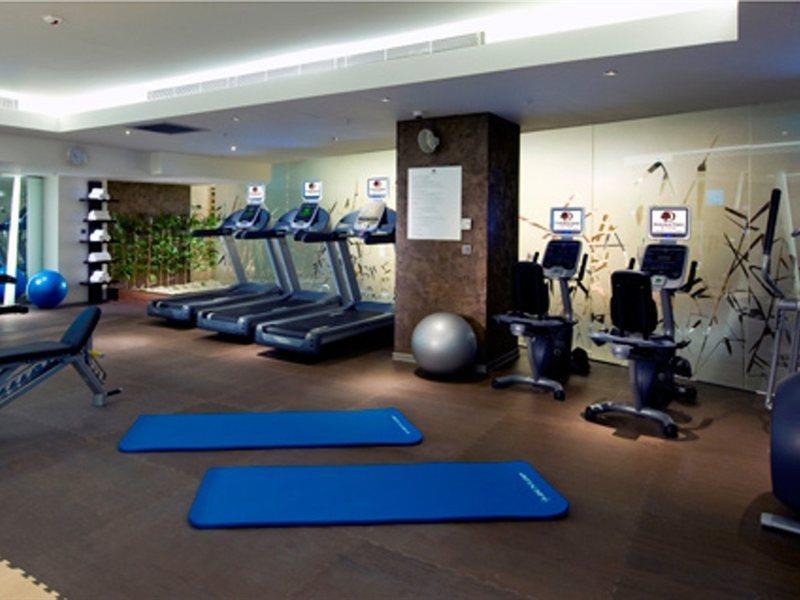 Hotel Doubletree By Hilton Istanbul - Old Town Esterno foto A gym at a hotel
